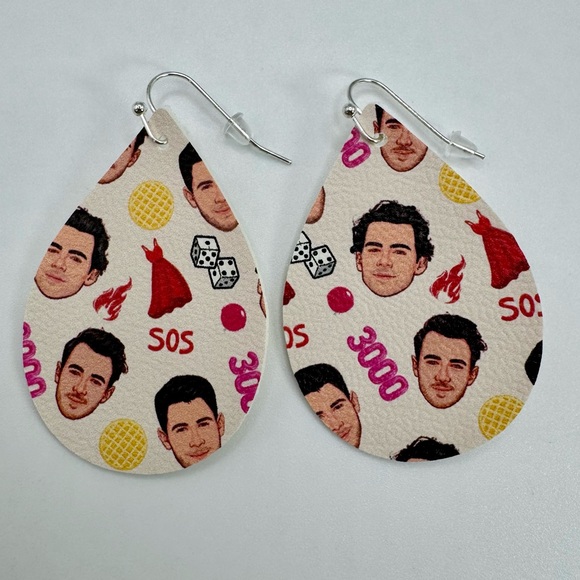 🎤🎶🎸Jonas Brothers teardrop earrings, vegan leather, lightweight, handmade - Picture 2 of 4
